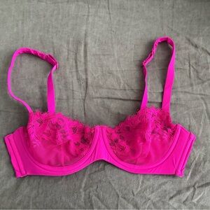 SKIMS Pink Lace Underwire Bra